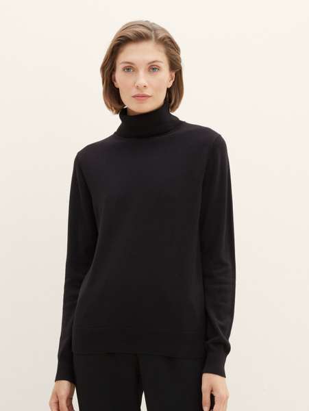 Базовая чёрная прямая водолазка