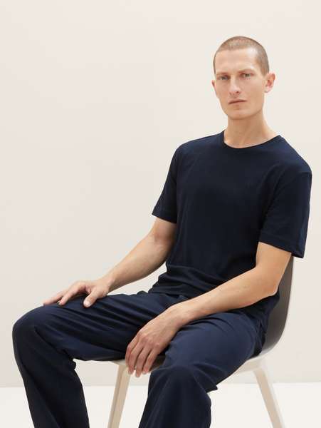 Футболка с вышивкой-логотипом