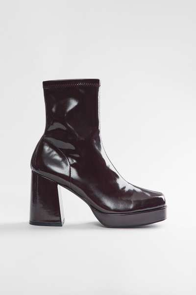 Ботильоны на высоком каблуке из лаковой искусственной кожи