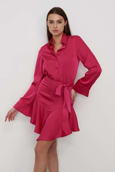 Платье с фигурной кокеткой и воланом (фуксия)