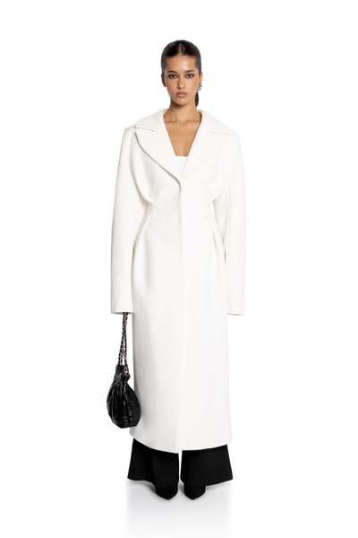 Пальто приталенное с защипами