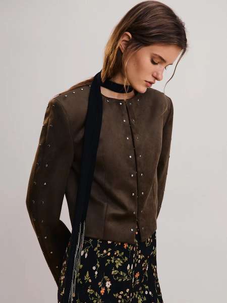 Жакет замшевый с заклепками