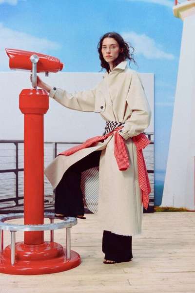 Плащ-тренчкот текстильный с кокеткой без капюшона