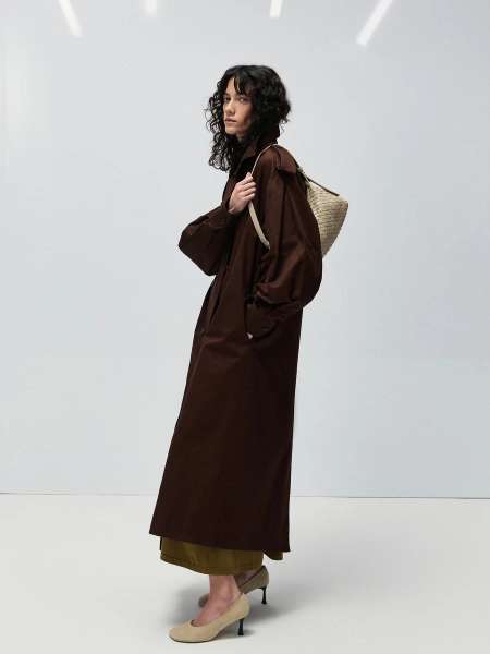 Плащ с объемными рукавами