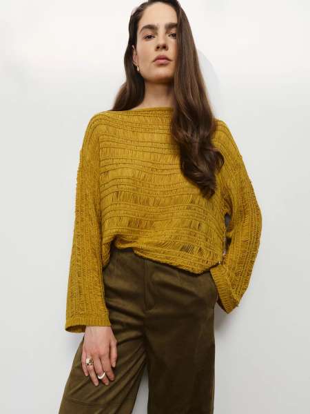 Свободный джемпер ажурной вязки