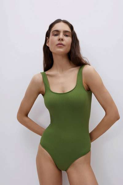 Купальник сплошной на широких бретелях