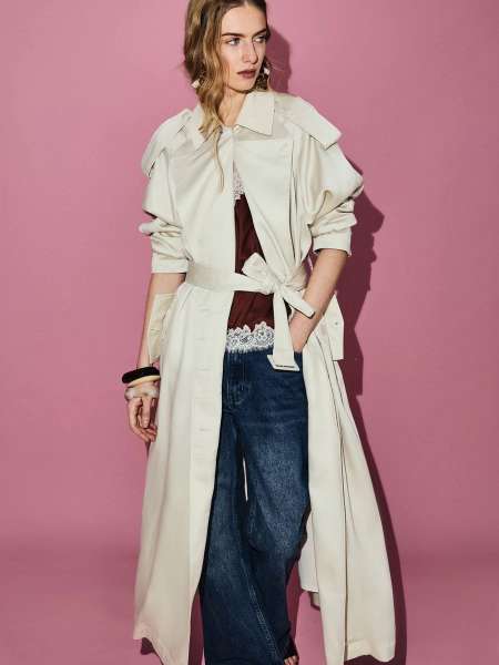 Плащ с акцентным воротником