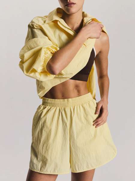 Широкие спортивные шорты