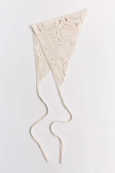 Косынка вязаная ажурная на завязках