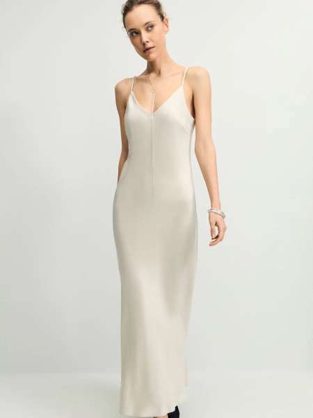 Атласное платье на бретелях