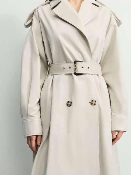 Плащ с объемными рукавами