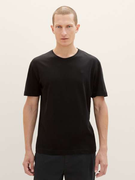 Футболка с вышивкой-логотипом